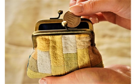 【宮本佳緒里の布小物：財布】手作りのがま口財布（小銭入れ）【草木染め】 ファッション小物 織物 
