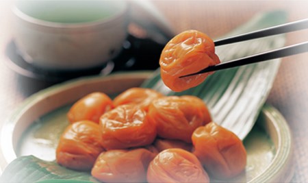 【贈答用】桃風味梅干し1kg【化粧箱タイプ】【inm601C】