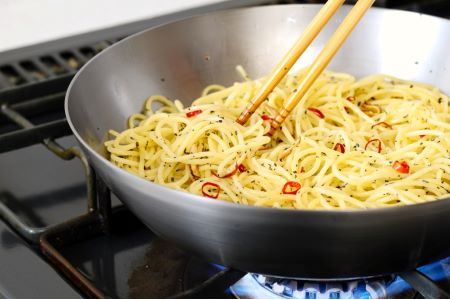 A182 藤田金属×近畿大学『F.』鉄フライパン26cm【フライパン 鉄 藤田金属 IH ガス 26センチ 日本製 町工場 長持ち 国産 近大 コラボ 大阪府 八尾】