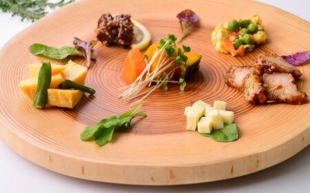 木の職人がつくる「おもてなし年輪皿(杉)」直径約30㎝【N03】