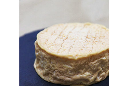 トメオカ（ウォッシュタイプのチーズ） 2個 (1個あたり170から190g) ( ふるさと納税 チーズ 濃厚 北海道産 ホルスタイン種 ジャージー種 特産品 北海道 遠軽町 ) en01-00051