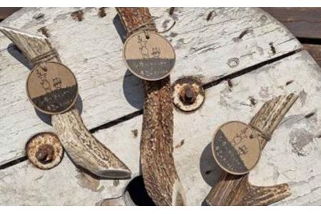  シカのおとしもの キミのたからもの（Mサイズ） ( ふるさと納税 犬のおもちゃ ペット用品 エゾ鹿 ハンドメイド 100％自然由来 手作り 北海道 遠軽町 アトリエたねまき ) en01-00164