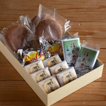 手作りにこだわった人気の焼き菓子と和菓子の詰め合わせ4種セット【1231483】
