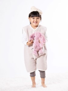 綿毛布スリーパー (Lサイズ) 2way仕様で暖か ベージュピンク×ホワイト 毛布の町 (泉大津産)｜ ベビー キッズ sleeper-s [2445]