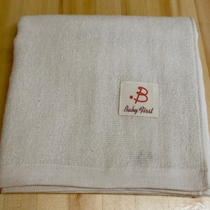 BabyFirst裏ガーゼ正方形バスタオル2枚セット_BabyFirst 裏ガーゼ 正方形 バスタオル 2枚 セット 約93×89cm タオル 綿 100％ 吸水性 抜群 パイル地 ガーゼ地 赤ちゃん 敏感肌 安心 安全 天然素材 無漂白 無蛍光 出産祝い 日用品 お取り寄せ 福岡県 久留米市 送料無料 〔Qx016〕