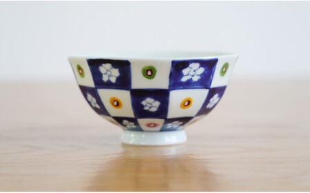 【食と暮らし、心も彩る日々の器】有田焼 面取飯碗 市松紋【皓洋窯】食器 器 うつわ 皿 茶碗 お茶碗 ご飯茶碗 ちゃわん 市松紋様 手描き 電子レンジ対応 A15-325