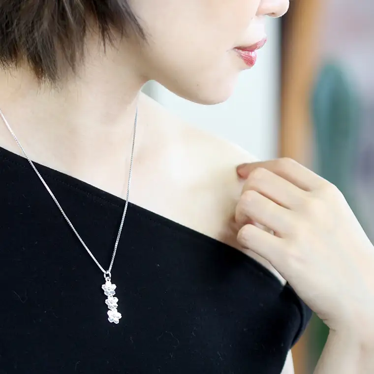 タテトリプル桜ペンダント ペンダント アクセサリー ジュエリー ジュエリーマーノ SV925 桜川市 桜 さくら 桜まつり [AH018sa]