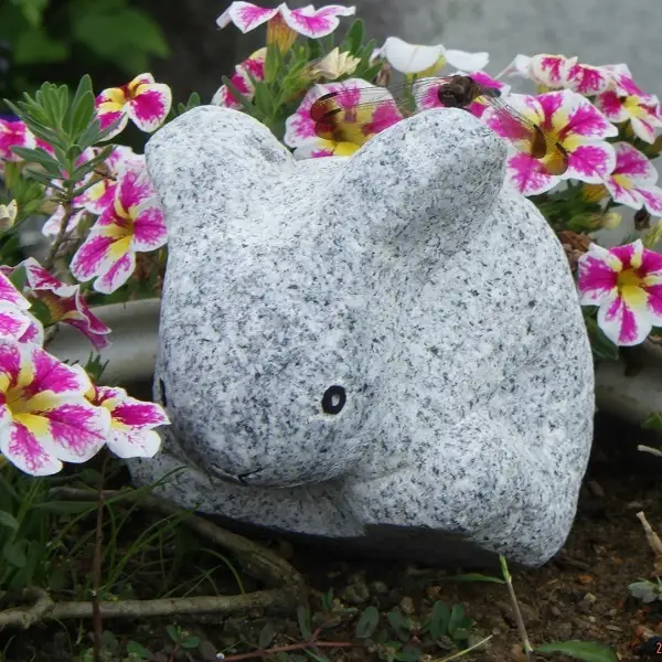 石の彫刻 うさぎ 石 ストーン 雑貨 職人 伝統工芸 伝統工芸品 置き物 飾り 玄関 おしゃれ 茨城県 桜川市 贈り物 [AP015sa]