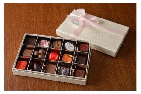 HAKODATEショコラギフト チョコレート 五稜屑ショコラ ボンボンショコラ 化粧箱 贈答用 お菓子 スイーツ 西洋菓子 おしゃれ 冷蔵配送 おやつ 北海道 函館市 ふるさと納税_HD036-006