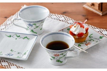 【波佐見焼】花唐草コーヒーカップペア マグカップ ケーキ皿 食器 食器 皿 【一夢窯】 [XE05]  波佐見焼