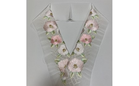 半衿　半襟　ピンクの椿柄　刺繍 和装 民芸品 工芸品 伝統技術 篠原縫製
