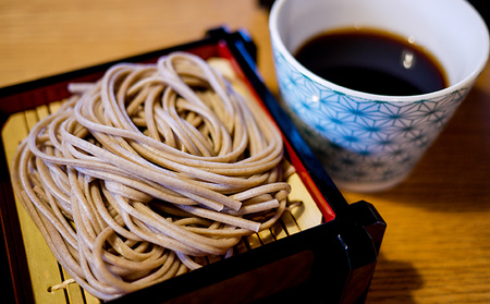 H-122　ゆで時間わずか2分！『おうちで食べる本格麺 手延べそば』(200g×8袋) 