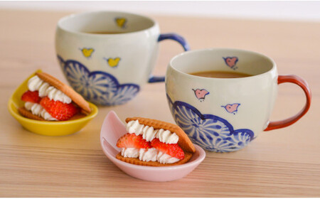 有田焼 雲千鳥 まるマグ 2個セット【まるぶん】食器 器 うつわ 磁器 陶磁器 カップ マグカップ ペアカップ 2個 セット ペア 千鳥 蛸唐草 縁起物 イエロー ピンク ブルー 電子レンジ対応 35000円 3.5万円 A35-627