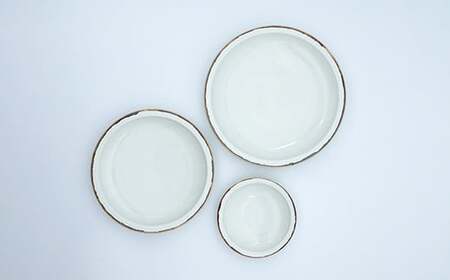 有田焼 ホワイト釉渕サビ 3種丸皿セット【中山陶和堂】食器 うつわ 器 磁器 陶磁器 皿 丸皿 3枚 セット シンプル ナチュラル ホワイト ブラウン 贈り物 ギフトA35-607