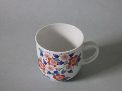 【伊万里焼】市川冬山窯「色鍋島桜文ミルクカップ」 037-H1234