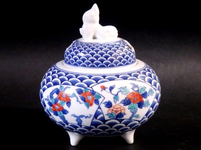 【伊万里焼】市川冬山窯「色鍋島青海波扇文香炉」 037-H753
