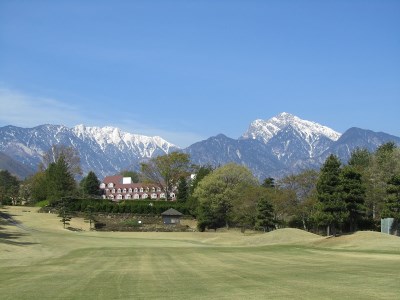 甲斐駒カントリークラブ施設利用券　9,000円分 ゴルフ 施設券 プレー券 食事券 体験 トラベル 旅行 シャトレーゼ 山梨県 北杜市 [h163]