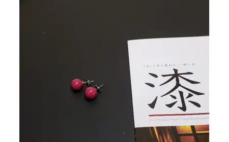 【ギフト用】【本漆塗り】漆ピアス(ピンク)10ミリ玉《イヤリング可》　023-024-PI-GFT