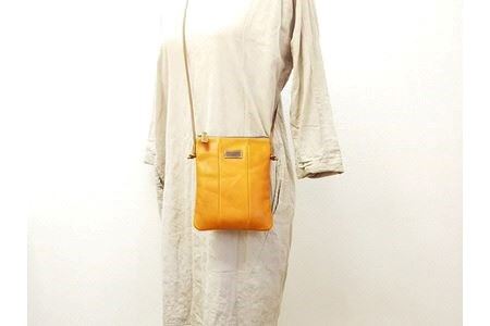 革 ポシェット バッグ 「三嶋柄入り」ハンドメイド牛革ポシェット＜キャメル＞ バッグ やわらかい 牛革 かわいい ハンドメイド おしゃれ レディース シンプル 贈り物 ギフト プレゼント 手提げ バック 素材：牛革、綿 カラー：革/キャメル、裏地/オリーブ、ファスナー/うす茶、糸/ベージュ 本革 ヌメ革 コンパクト 小さめ 三嶋柄 三島市 静岡県
