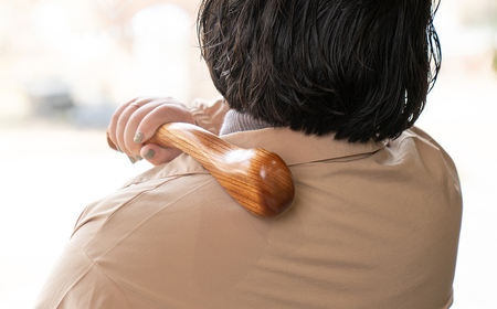 AW1 ケヤキの肩たたき   【 肩たたき 健康グッズ 健康 けやき 木製 プレゼント 贈り物 敬老の日 父の日 母の日 誕生日 お祝い 】