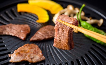 もとぶ牛クラシタ（肩ロース）焼肉(自宅用)500g 牛肉