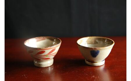 読谷壺屋焼【陶芸城】赤絵魚紋・三彩魚紋ぐい呑み2個セット
