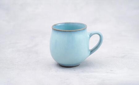 有田焼 月白丸マグカップ【梶原大敬 茂正工房】器 うつわ 食器 マグカップ マグ カップ コップ コーヒーマグ 青磁 月白 青 作家 手づくり 手仕事 ろくろ シンプル 電子レンジ対応 30000円 3万円 A30-782