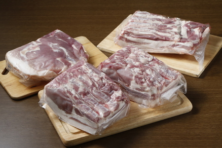 北海道 黒豚ブロックBセット4kg(1kg×４パック）豚肉 お肉 豚 ロース バラ モモ 豚ロース 豚バラ 豚もも 豚モモ肉 バラ肉 冷凍 黒豚 北海道豚 ブロック肉