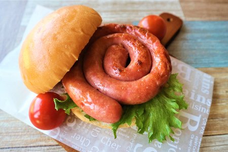 【飛騨 味職人】手作りウインナー詰合せ（チーズ入り,ピリ辛ガーリック,あらびきウインナー,ぐーるぐるウインナー） 【57-11】