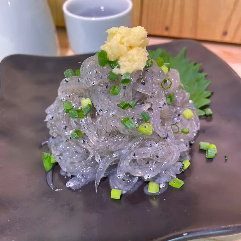 超鮮度！朝どれ 生しらす 小 3パック【凍眠凍結使用】【 惣菜 お刺身 生食 日本酒 焼酎 お取り寄せ 希少部位 御中元 お中元 お歳暮 父の日 母の日 贈り物 しらす しらす】【家庭用 自宅用 贈答品 贈答用 ギフト 神奈川県 小田原市 】