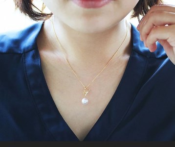 志摩産 アコヤ真珠 8.5-9ミリ 蝶々 ネックレス / 18金 真珠 伊勢志摩 志摩 アクセサリー ギフト プレゼント パール 母の日 ホワイトデー クリスマス 記念日