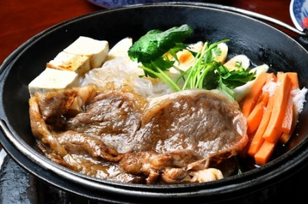 （冷蔵）伊勢肉　すき焼き　クラシタ　（　ロース　肩ロース　）　約600ｇ　木箱入り／お取り寄せ　名産　特産　松阪牛　ルーツ　伊勢牛　黒毛和牛　牛肉　伊勢志摩　国産　ふるさと納税