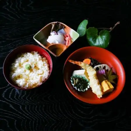 【観光をサポート】津和野の郷土料理「うずめ飯」食事券(2名様分)【1275254】