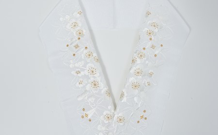半衿　七宝繋ぎに宝尽くしの柄　ししゅう　白地に白と金の糸 刺繍 織物 ファッション 和装 式 篠原縫製