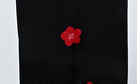 帯揚げ　黒地に赤の絞り　輪出し　しぼり柄　りんだし　帯上げ　着物に 織物 ファッション 和装 式 篠原縫製