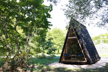 しもかわの魅力をギュッと詰め込んだ A-frame cabin iwor 1日1組限定1棟貸しローカルツアー付き宿泊プラン（ペアチケット） オフグリッドキャビン 故郷 ふるさと 納税 北海道 下川町 F4G-0278