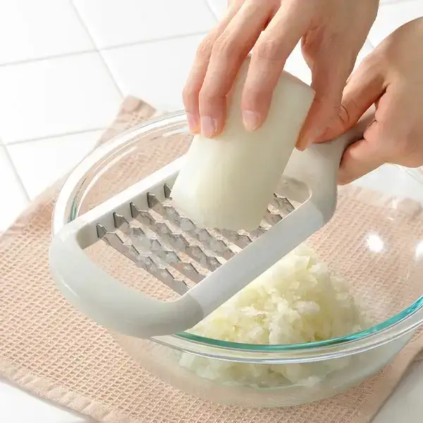 大根おろし器 ザクザク！ステンレスおにおろし おろし金 食洗器対応 [leye] 調理器具 便利おろし金 ステンレスキッチンおろし器 燕三条製 おろし器 キッチン用品 滑らかおろし金 【010P158】