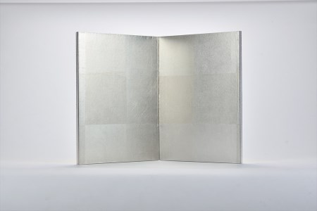 花器や壷を引き立たせる「屏風」本金・古代銀屏風《W310×H410×D14（mm）》金色・銀色両面使用可能 季節の飾りに重宝