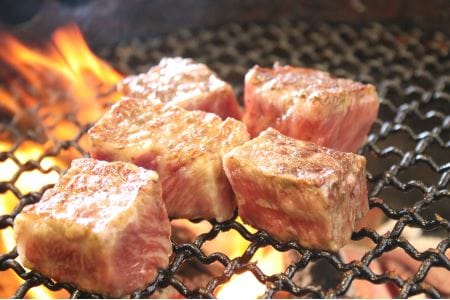 A4A5等級 黒毛和牛 綾牛サイコロステーキ（３００ｇ） モモ バラ 肉汁 甘みお肉 焼肉 BBQ_0013-014