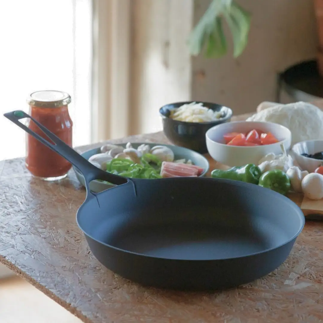 鋳物 フライパン 26cm ユニロイ | IH対応 フライパン 燕三条製 シリコーンマーク付 鉄