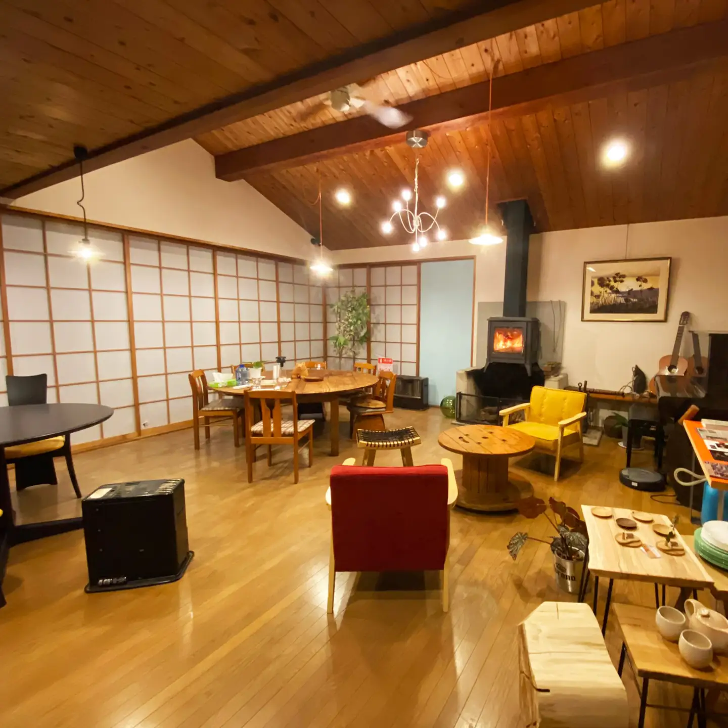 【1泊5人まで 貸し切り kakayama hutte 素泊まり 宿泊券】 田舎 のんびり リフレッシュ 山小屋 ロッジ風 貸し切り 宿 BBQ キャンプ 52-01 