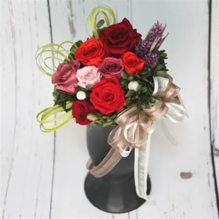 プリザーブドフラワー アレンジメント 赤色のバラ(プレミアム)＜老舗の花屋さんの手づくり/ギフト用＞_老舗の花屋さん 手づくり ギフト用 贈呈 記念日 結婚 誕生日 お祝い プリザーブ ド フラワーアレンジメント フローリストやまくら 北海道 釧路町 釧路超 特産品 _【1292875】
