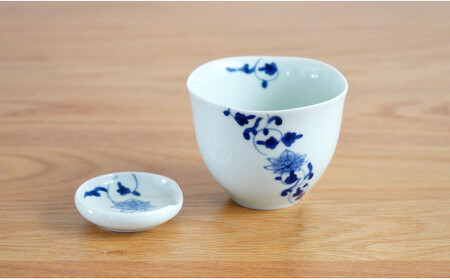 有田焼 ゆらり和カップ＆豆皿セット/帯花唐草【藍土】 フリーカップ おしゃれ 贈り物 ギフト A12-173