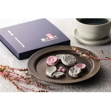 染めてよし!食べてよし!「あおもり藍」のチカラ感じる干菓子と茶と手巾の三段重_菓子・スイーツ 和菓子    飲料・ドリンク 茶葉・ティーバッグ 紅茶   雑貨・日用品  タオル   装飾品・工芸品  服飾小物 _【1292376】