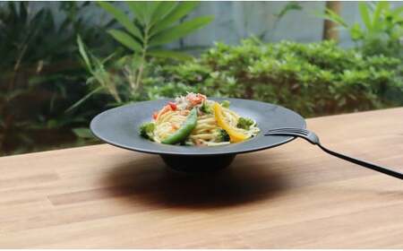 【マットな質感が人気】有田焼 Wave黒陶 パスタ皿 2枚セット 【まるふく】有田焼  パスタ皿 おしゃれパスタ皿 イタリアンパスタ皿 ペアパスタ皿 シンプルパスタ皿 黒色パスタ皿 ブラックパスタ皿 有田焼パスタ皿 有田焼 A35-271