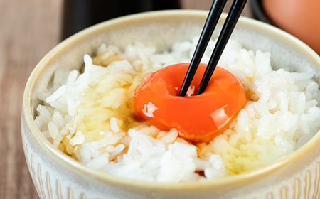 【TVで話題沸騰！】3ヶ月連続定期便！とにかく黄身が濃いたまご「マキシマムこいたまご」毎月50個 伊達市 福島県 国産 MS～LLサイズ 養鶏場直送 卵 F20C-563