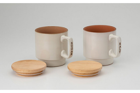 【美濃焼】さらさらキャニスター SALT／SUGAR（蓋つき）【丸新製陶】キッチン雑貨 保存容器 蓋付き容器 キッチンツール 調味料入れ 砂糖 塩 シュガー ソルト 収納 ふた付き アイボリー 白 かわいい おしゃれ 送料無料 [MAM001]