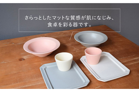 【美濃焼】Sara ギフトセット（6点セット）ピンク【作山窯・SAKUZAN】【TOKI MINOYAKI返礼品】 食器 食器セット ボウル 鉢 プレート 皿 角皿 八角皿 カップ コップ パン皿 パスタ皿 サラダボウル カフェ ペア ピンク  グレー ホワイト 白 桃 ギフト 贈り物 プレゼント 新生活 おしゃれ かわいい カラフル 送料無料  [MBJ014]