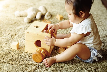 おもちゃ 赤ちゃんの宝石箱(お月さま・箱入り) 名入れ可能 木のおもちゃ 知育 赤ちゃん 