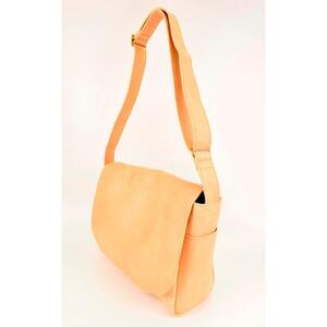 【minca】栃木レザーのショルダーバッグ01M 斜め掛け A4サイズ ソフトな手触り/Shoulder bag 01/M/タン(生成)　538【かばん ファッション 人気 おすすめ 】